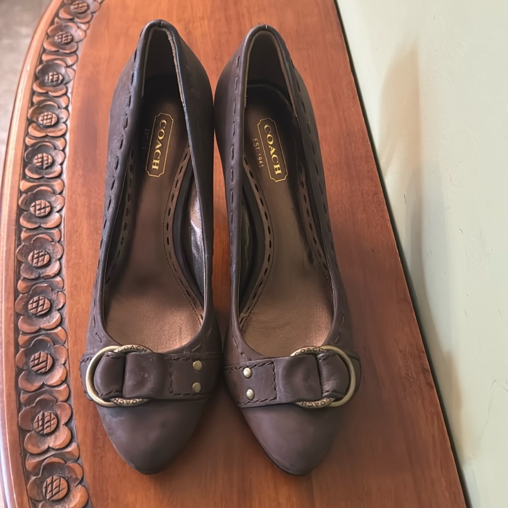 Ladies Coach Dinah classic Pumps Size 6.5 espresso (brown) New in box